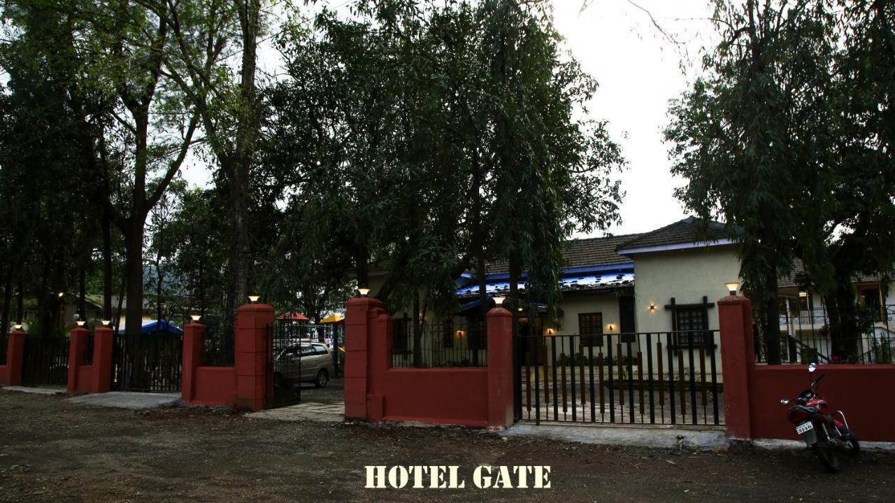 Hotel Girija Khandāla Kültér fotó
