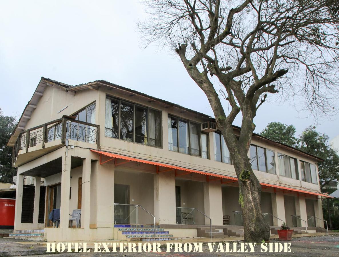 Hotel Girija Khandāla Kültér fotó